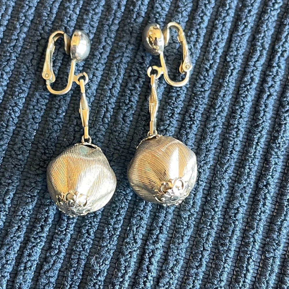 Sarah Coventry gold dangle vintage earrings